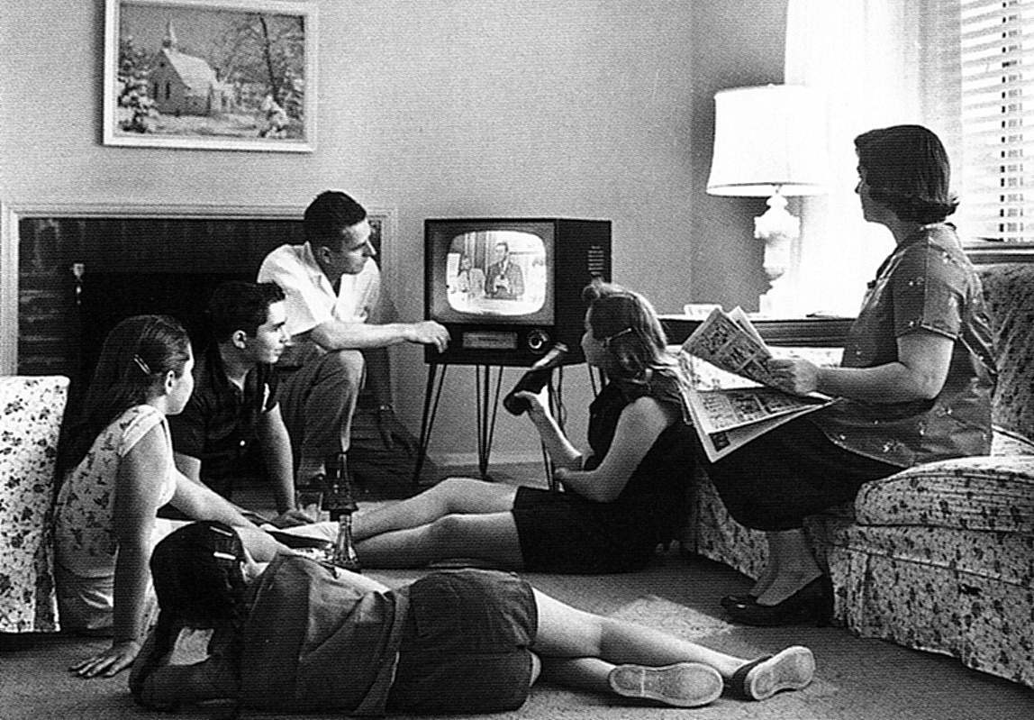 Family_watching_television_1958